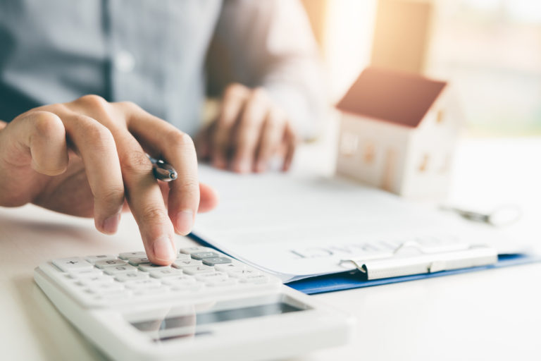 Devo investir em imóveis agora?